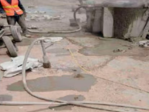 菏泽水泥混凝土路面板底注浆技术 路面脱空注浆整治方案